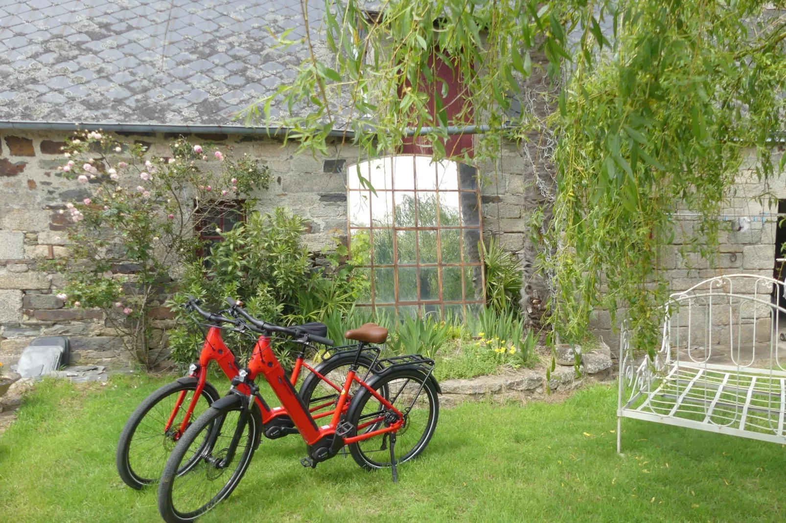 Joli Gite de vacances à Neulliac - Extérieur été