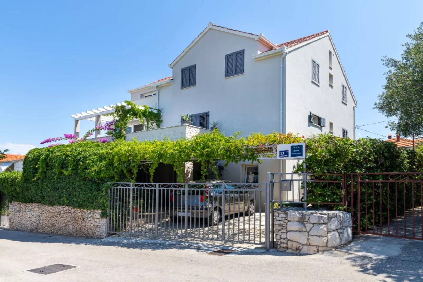 Apartment Oaza - Three Bedroom Apartment with Terrace and Sea View - Im Freien