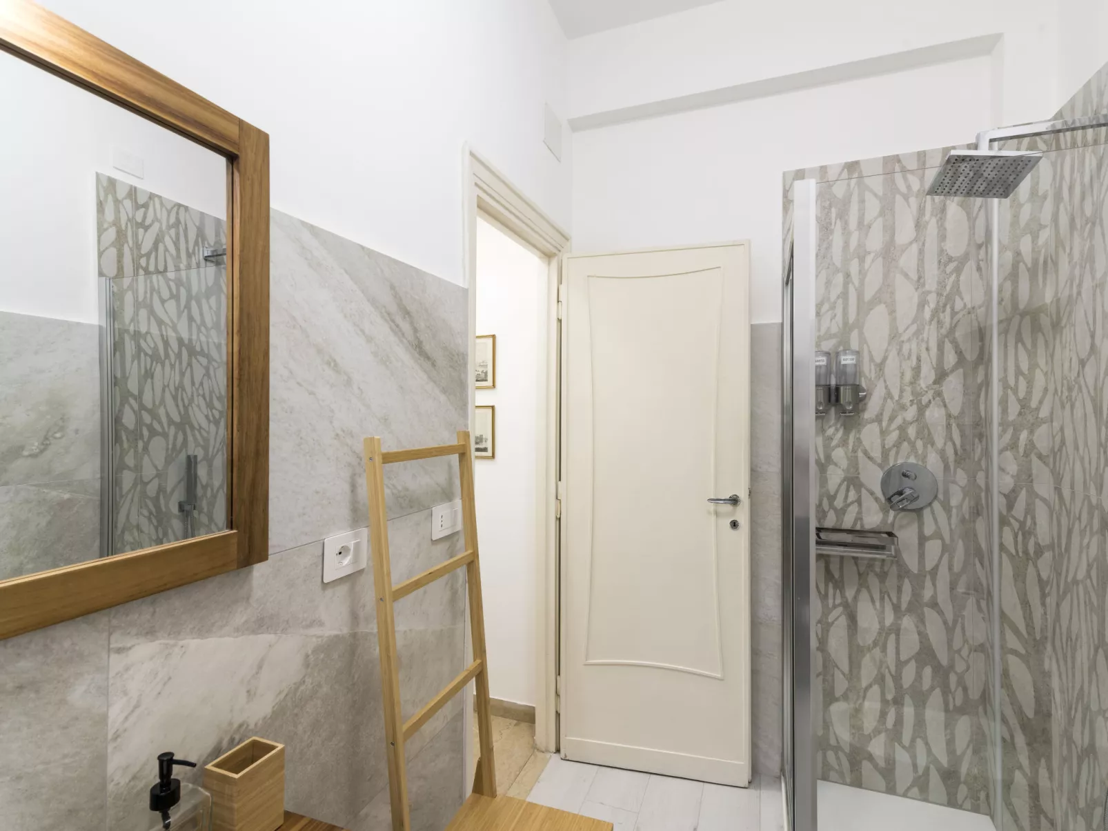 AMP Vatican Home - Inside