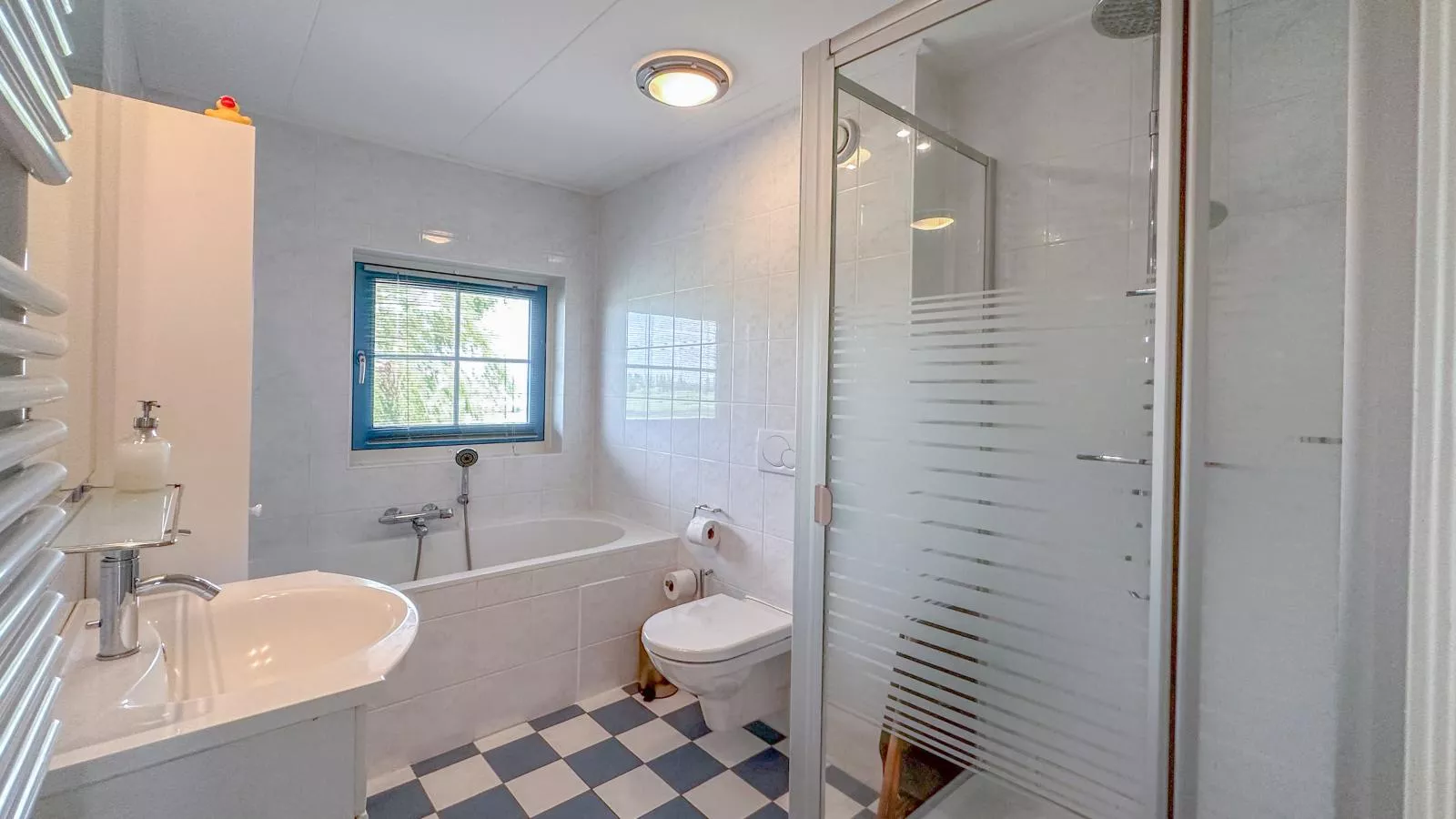 Aquamarijn-Bathroom