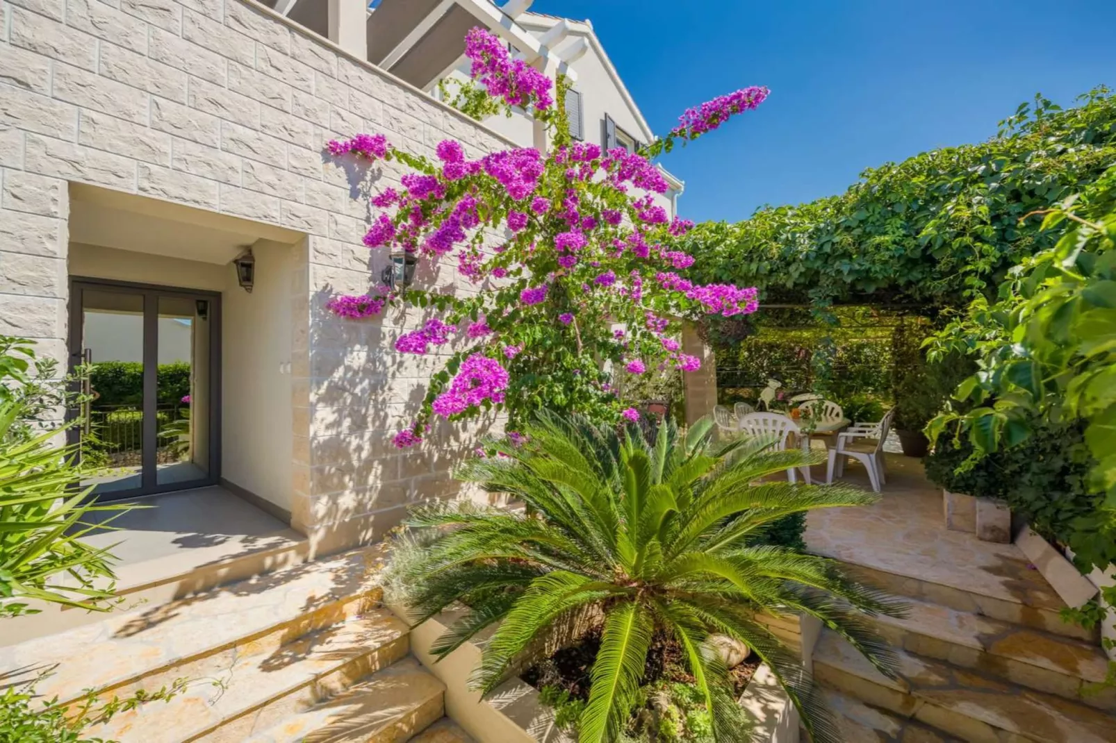 Apartment Oaza - Three Bedroom Apartment with Terrace and Sea View - Im Freien