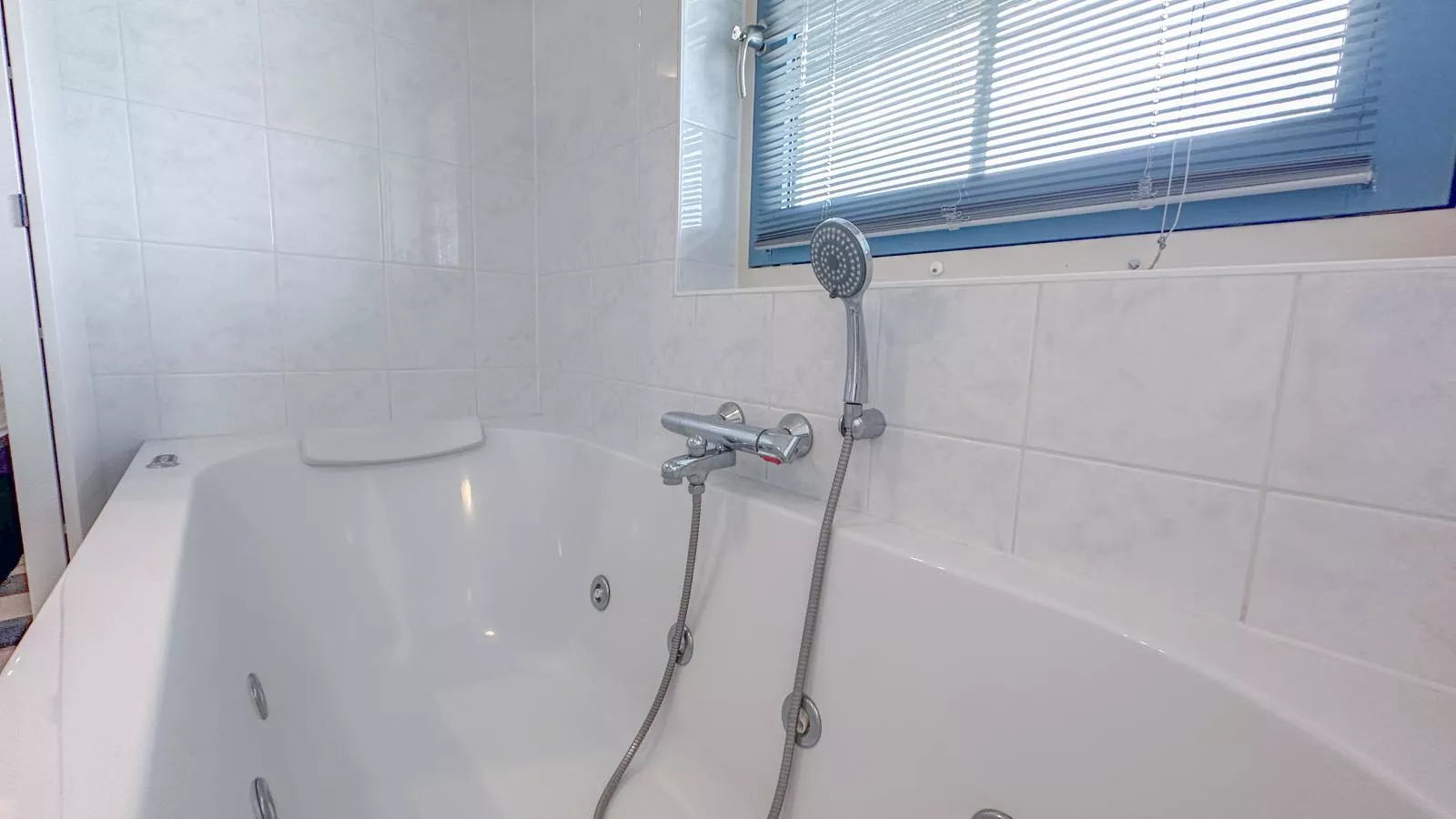 Aquamarijn-Bathroom