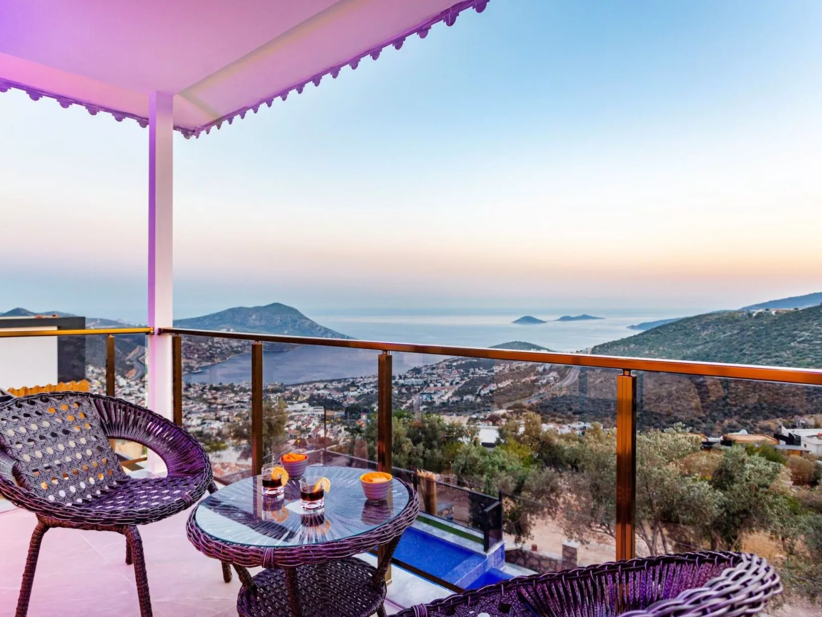 Villa Bajon mit Infinitypool und Meerblick - Draußen