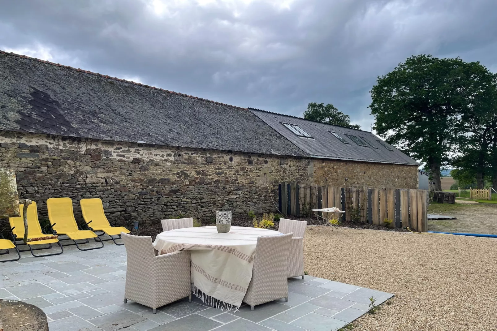 Joli Gite de vacances à Neulliac - Exterior in summer