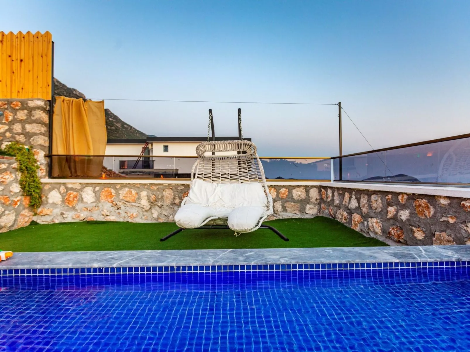 Villa Bajon mit Infinitypool und Meerblick - Draußen