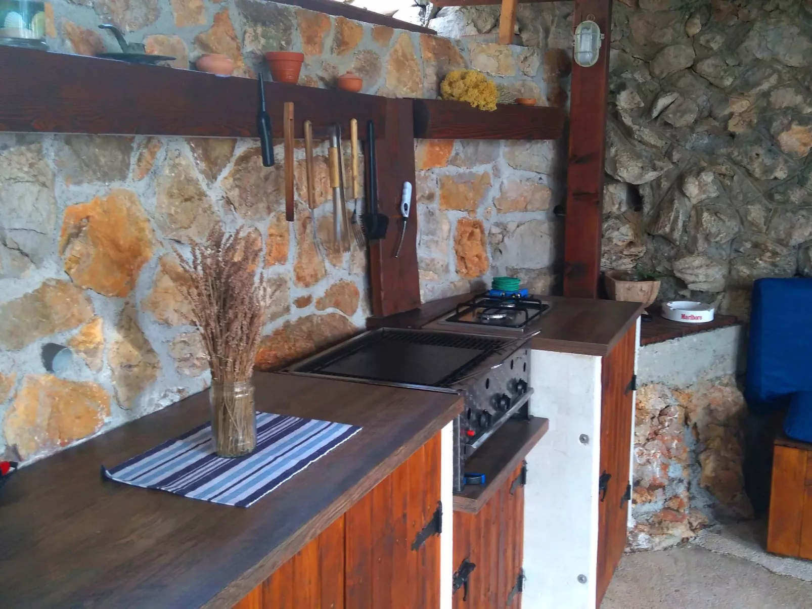 Mit Pool in Lukovo Sugarje - Dehors