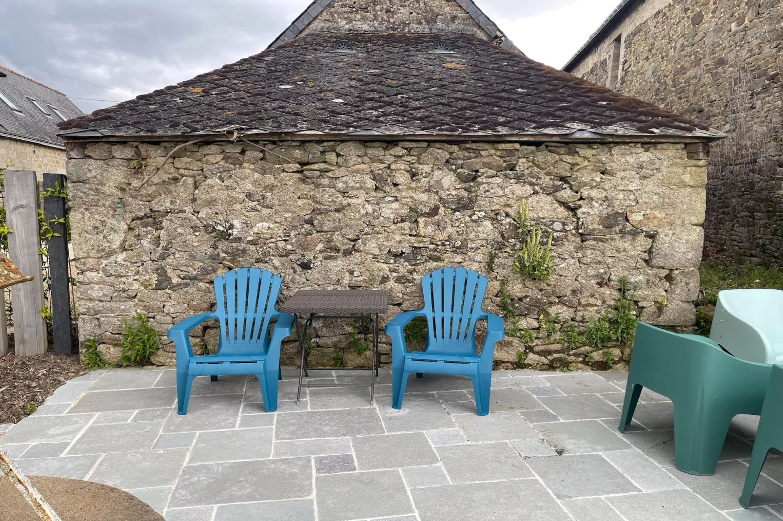 Joli Gite de vacances à Neulliac - Exterior in summer