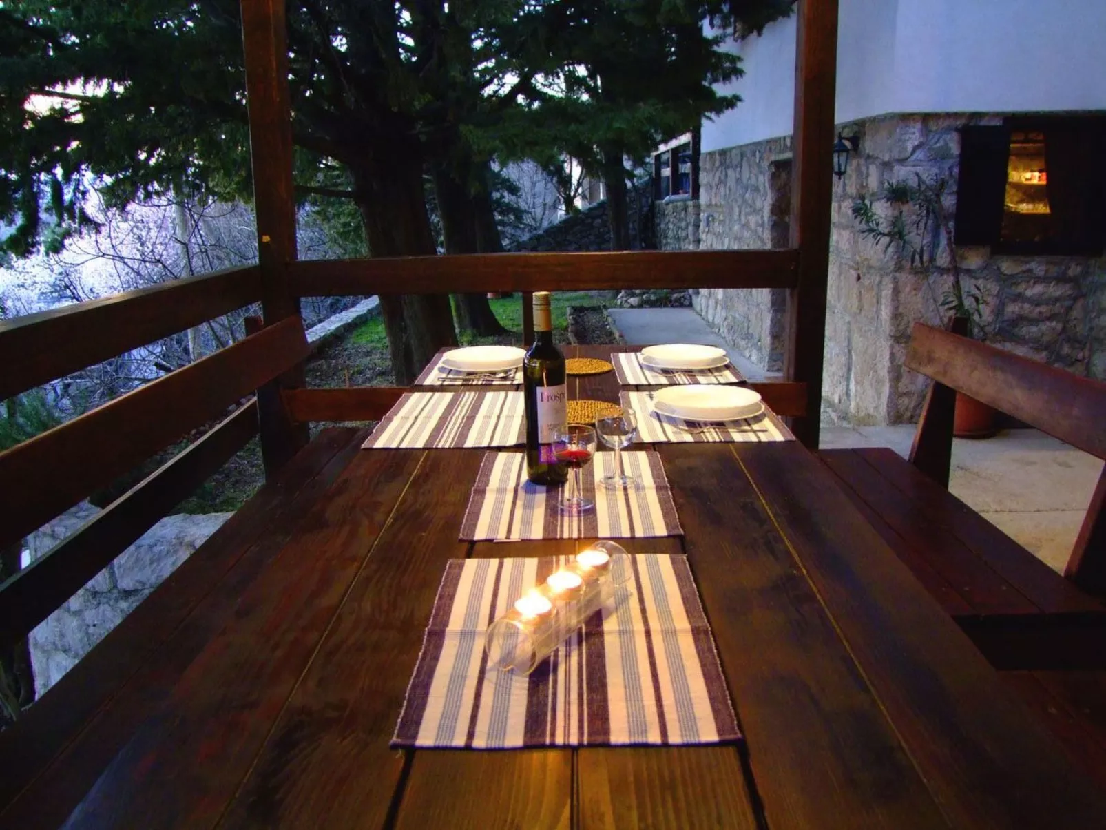 Mit Pool in Lukovo Sugarje - Dehors