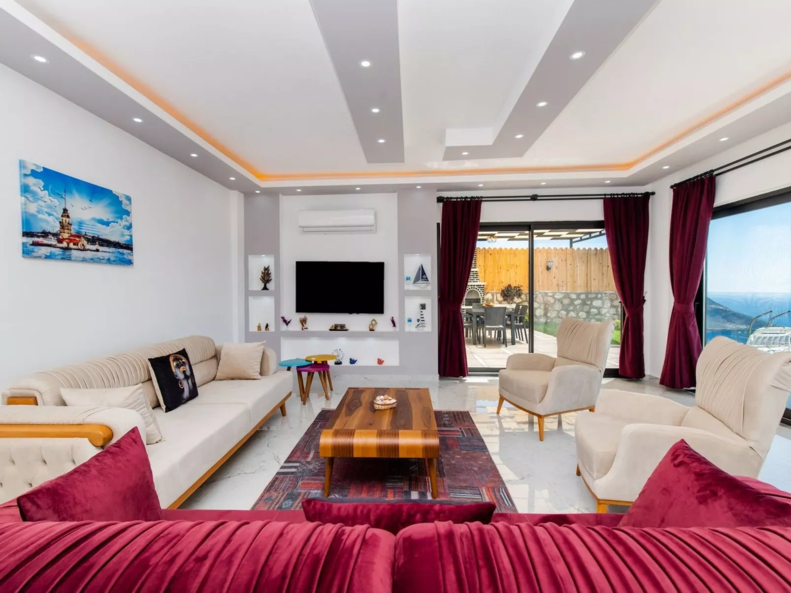 Villa Bajon mit Infinitypool und Meerblick - Drinnen