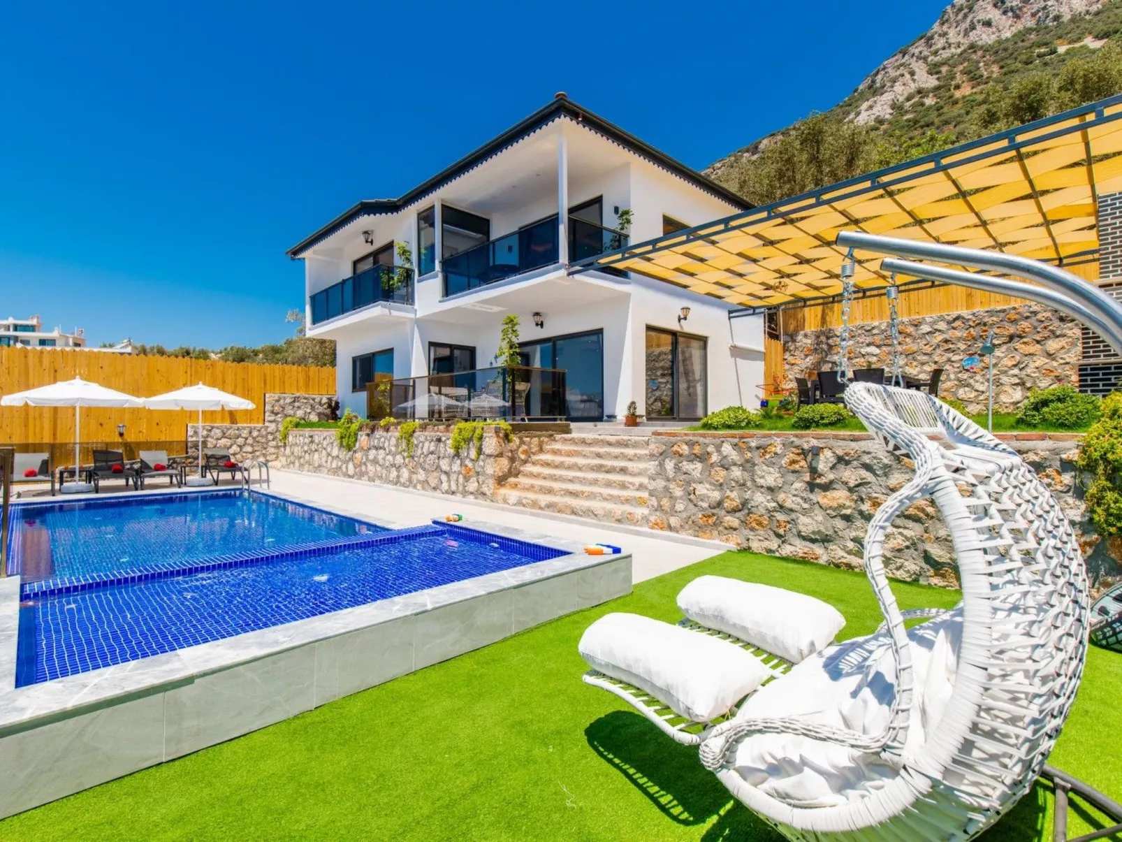 Villa Bajon mit Infinitypool und Meerblick - Draußen