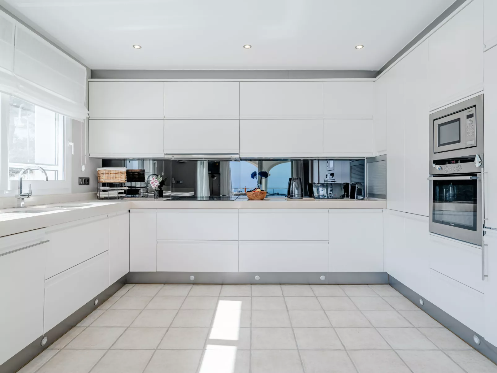 Tintorera Mar Azul - Inside