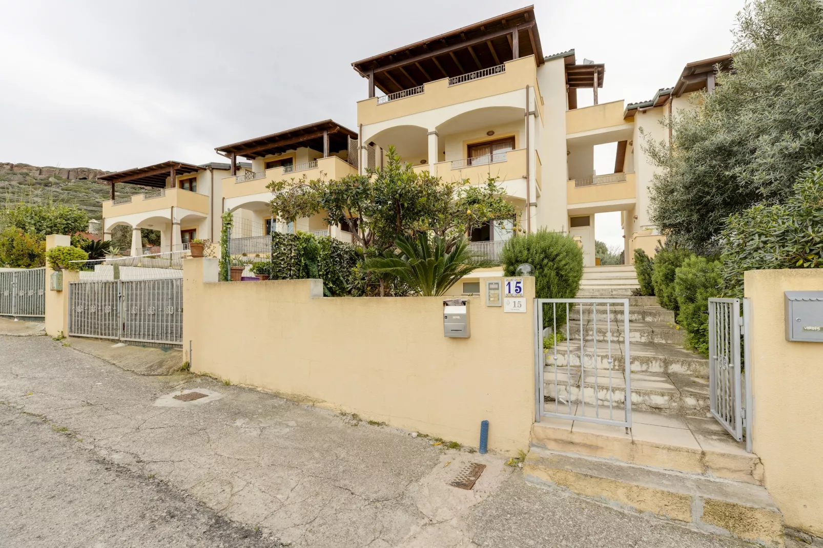 CASA FLOWER - Exterior in summer