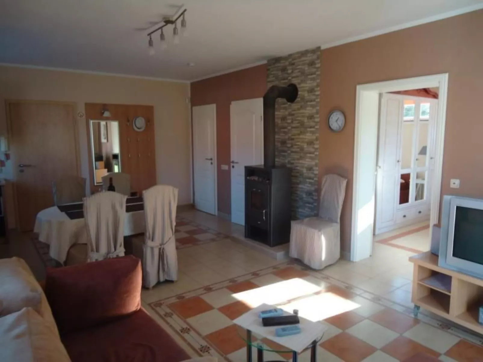 Charmantes Appartement in Rowy mit Grill, Garten - Drinnen