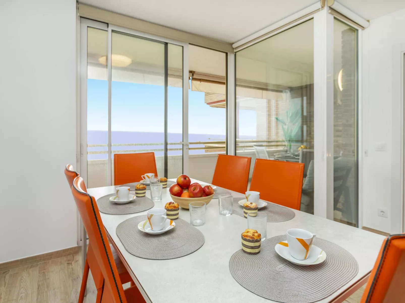 Los Delfines - Drinnen