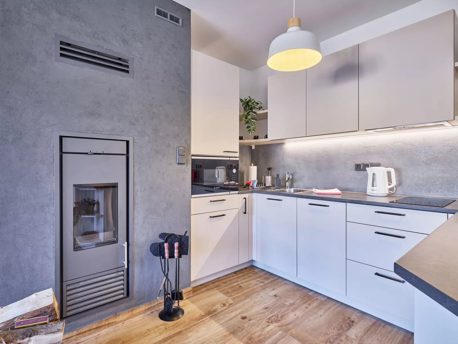 Sunny Terrace Oasis - Inside