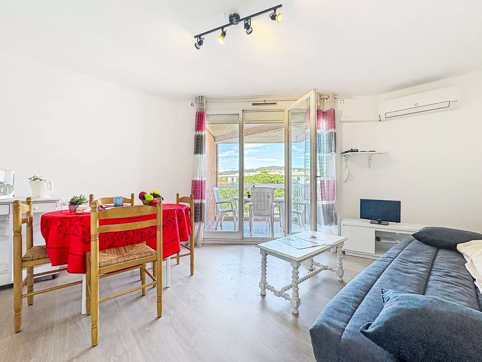 Le Saint François - Inside