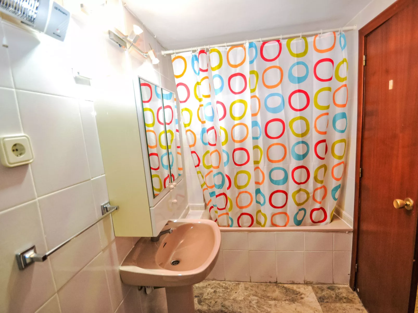 Cala Dorada - Inside