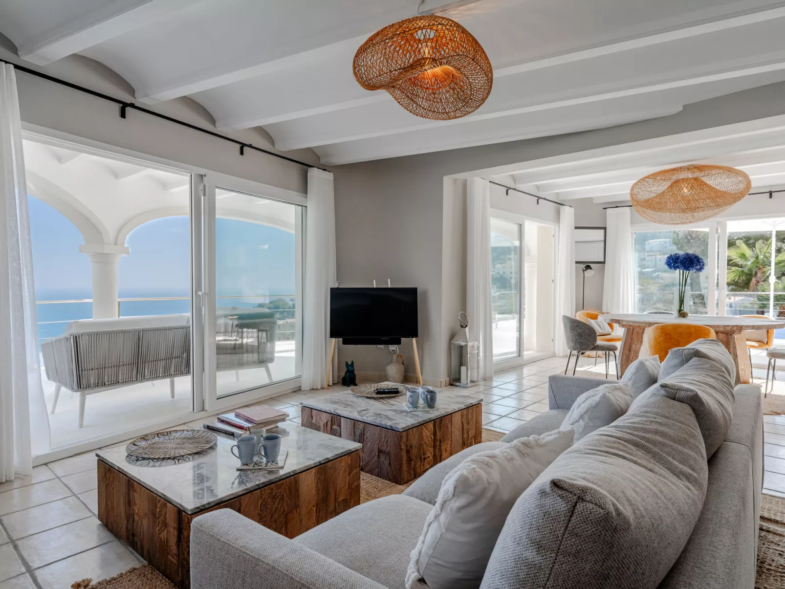 Tintorera Mar Azul - Inside