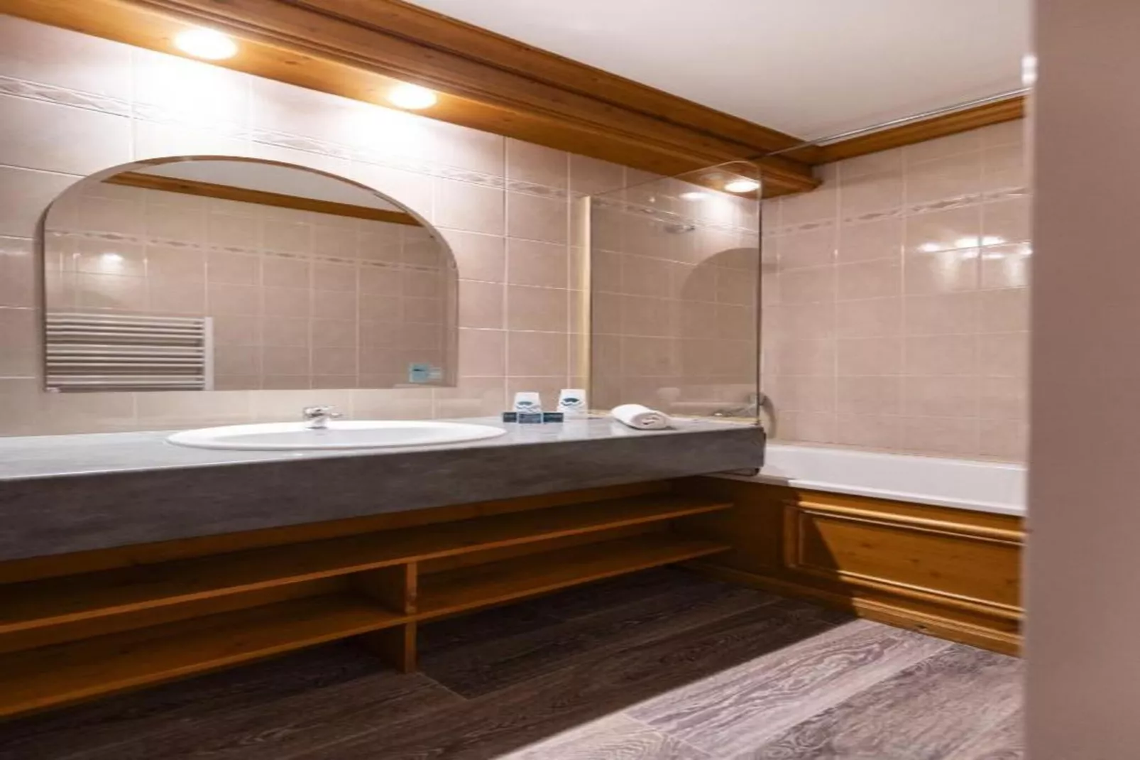 VALCENIS Chambre 4 personnes_C4 - Badezimmer