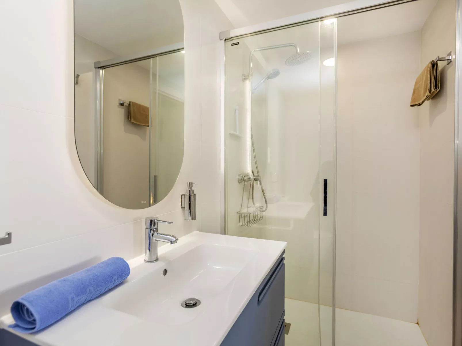 Los Delfines - Drinnen