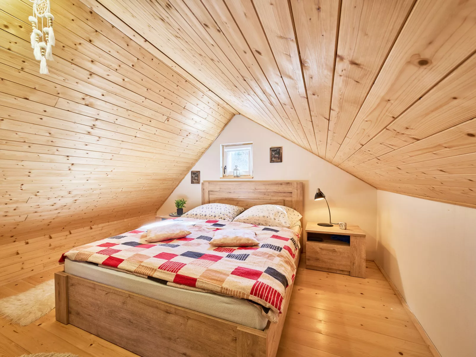 U potůčku - Inside