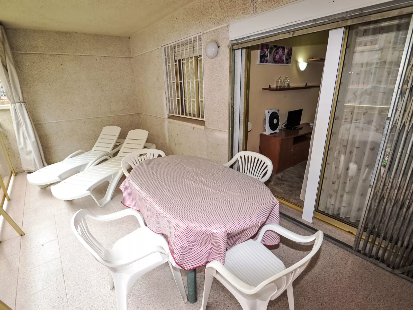 Cala Dorada - Inside