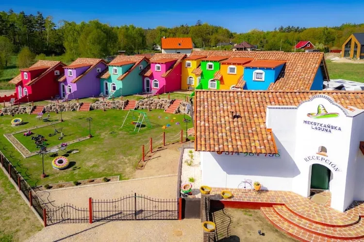 Domy wakacyjne dla max 4 osób w Dębinie - Jardins en été