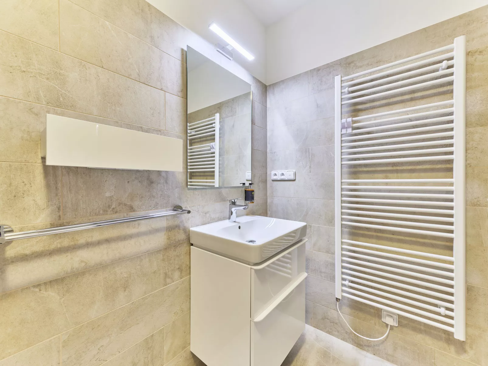 Sunny Terrace Oasis - Inside