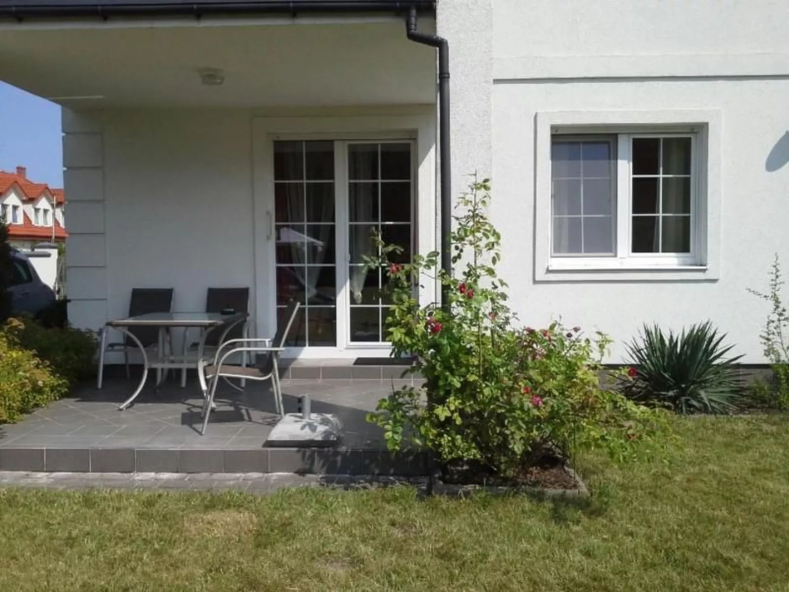 Charmantes Appartement in Rowy mit Grill, Garten - Draußen