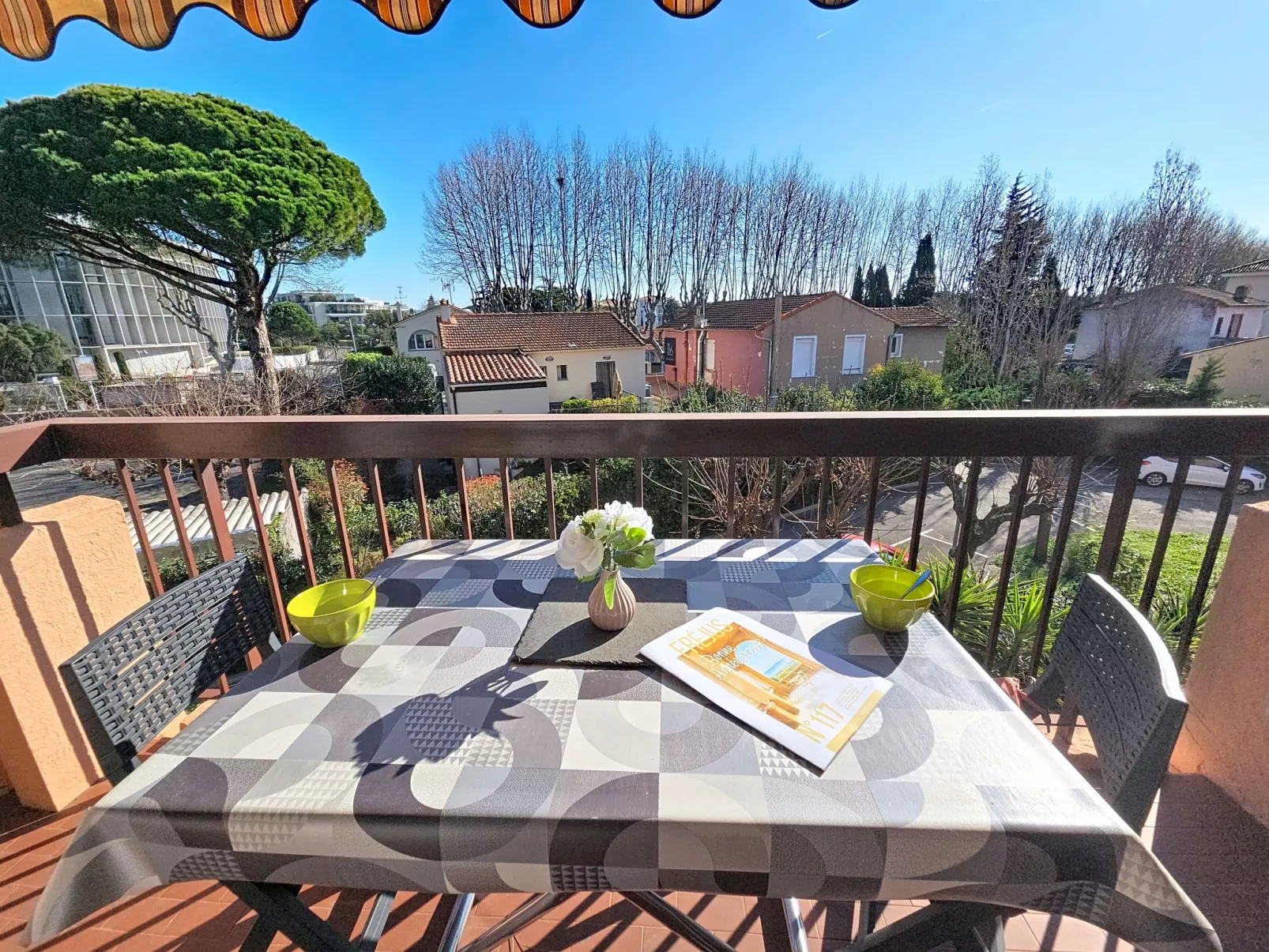 Les Flamants Roses - Draußen