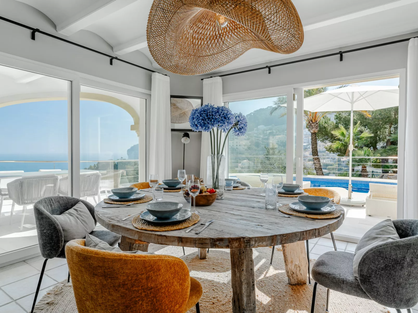 Tintorera Mar Azul - Outside