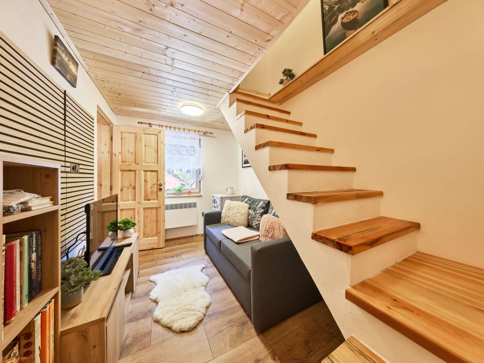 U potůčku - Inside