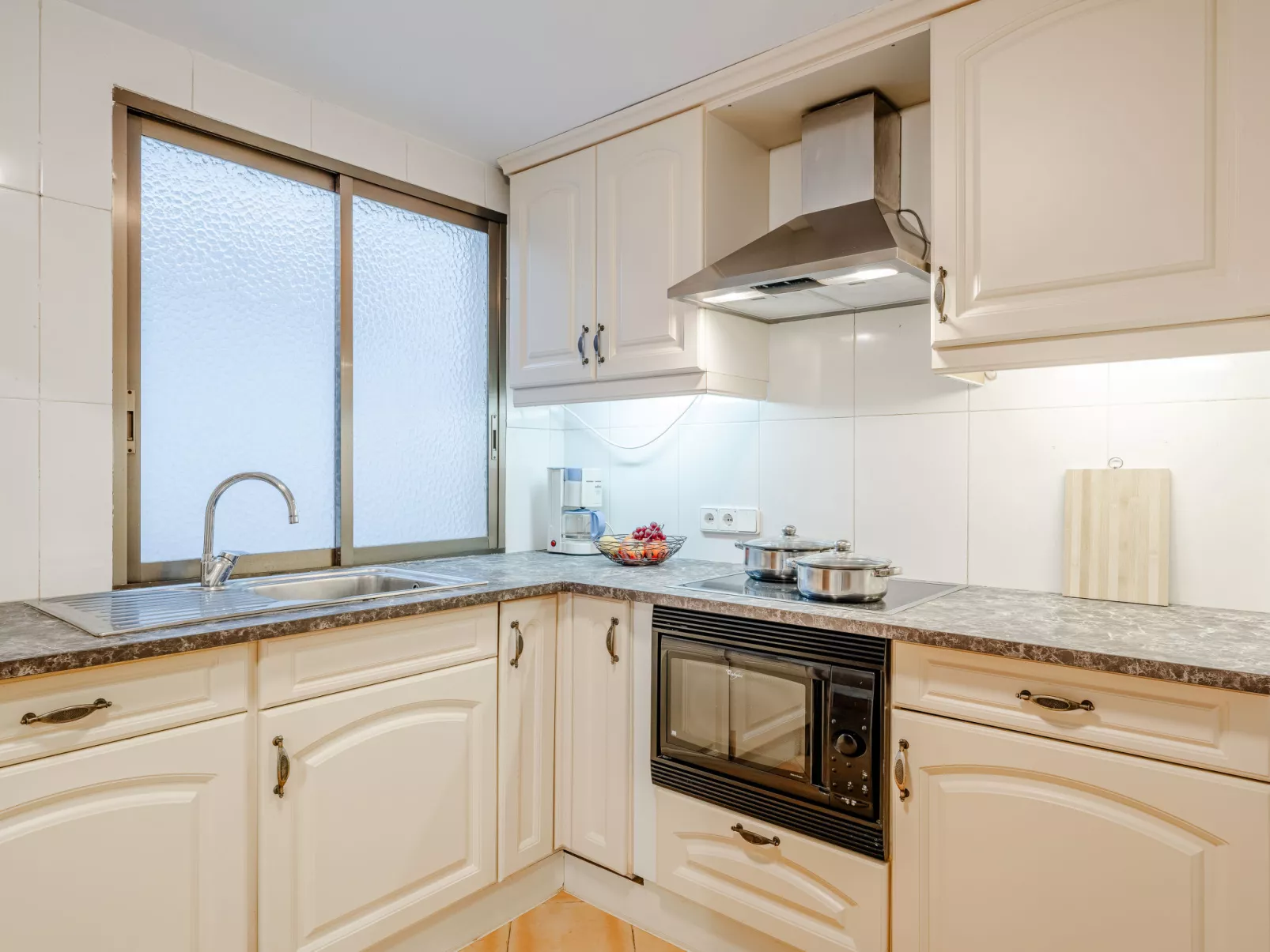 Puerto Javea - Drinnen