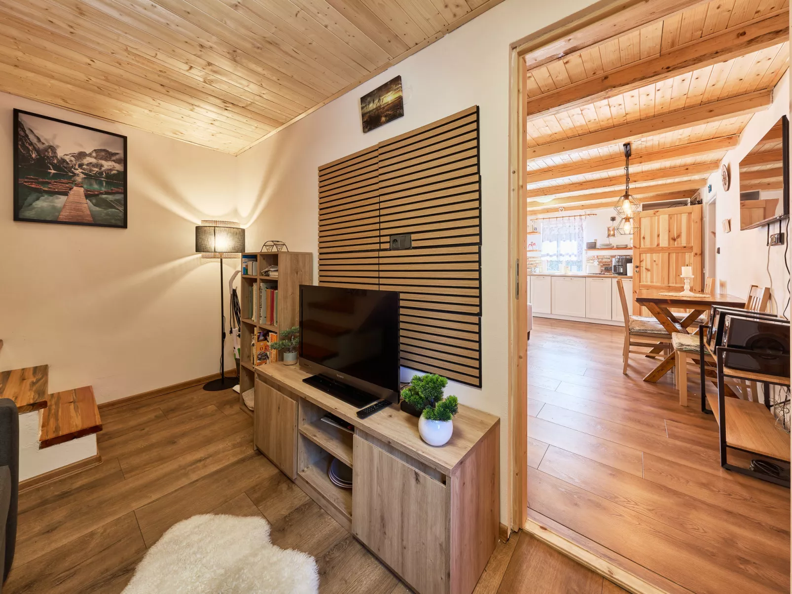 U potůčku - Inside