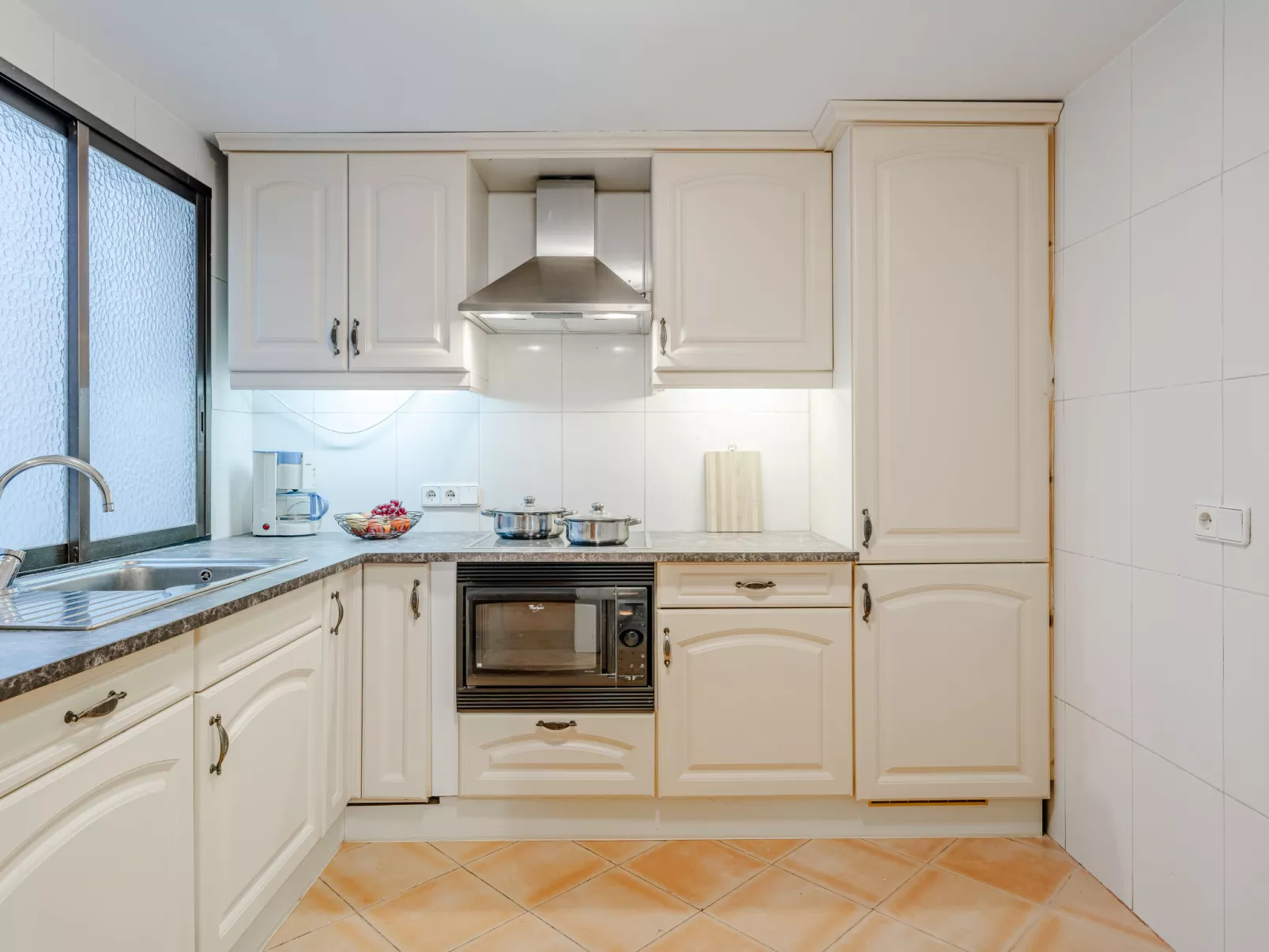 Puerto Javea - Drinnen