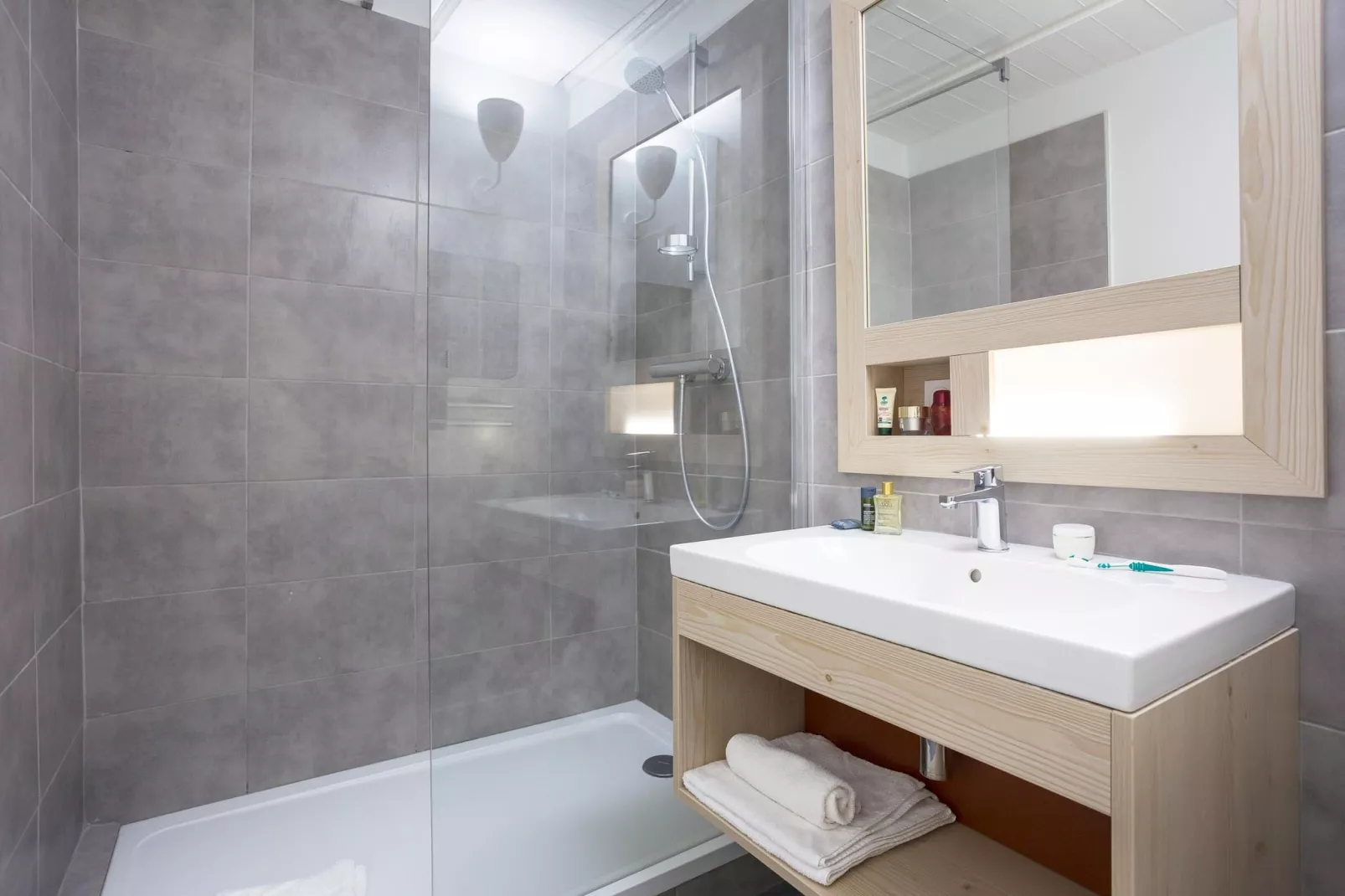 FLAINE Chambre 4 personnes_C4 - Badezimmer