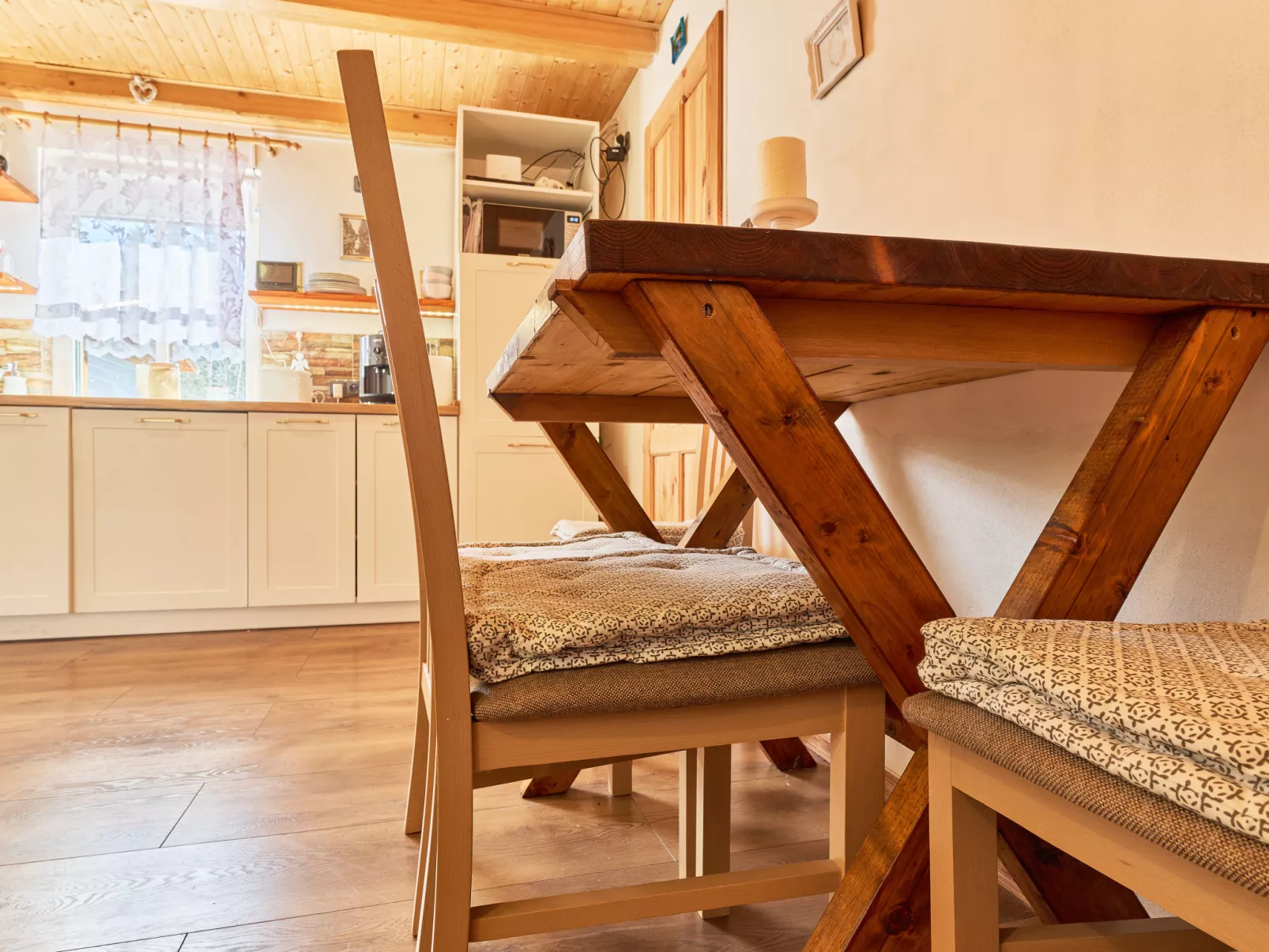 U potůčku - Inside