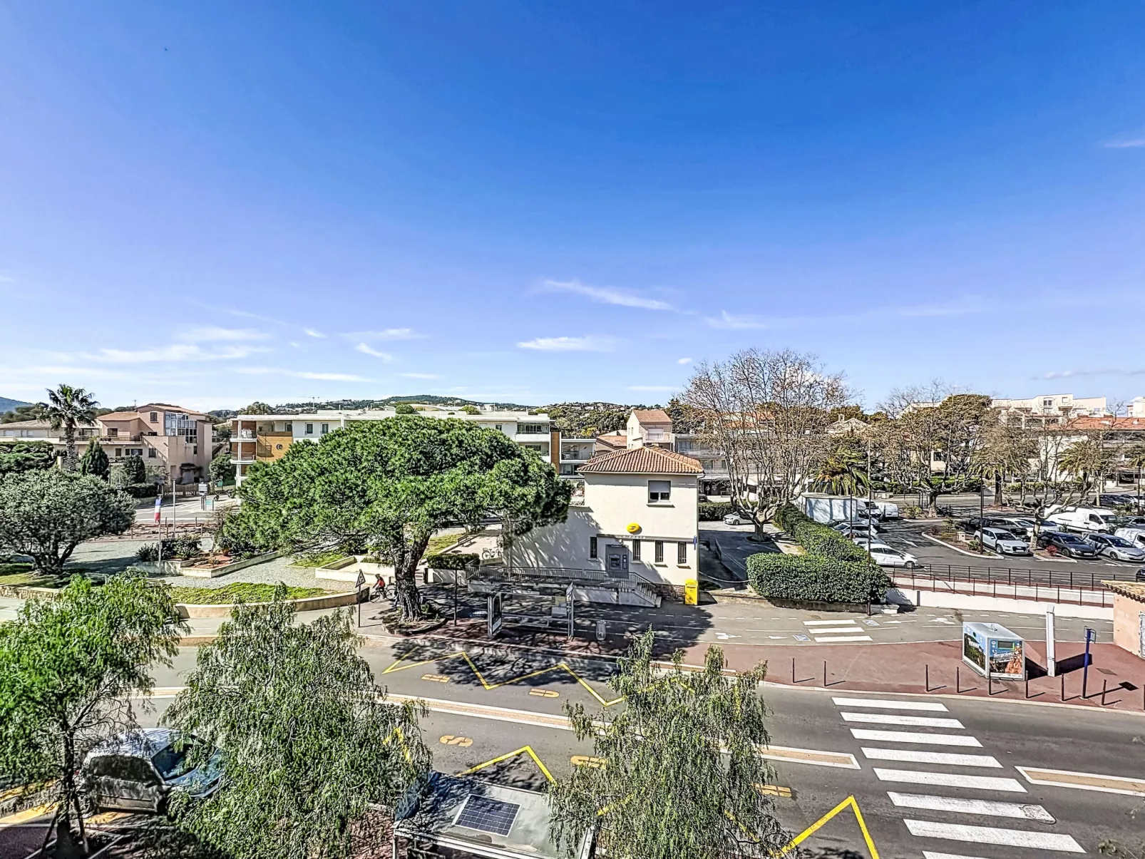 Le Saint François - Outside