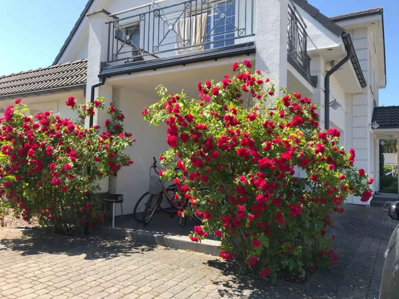 Charmantes Appartement in Rowy mit Grill, Garten - Draußen