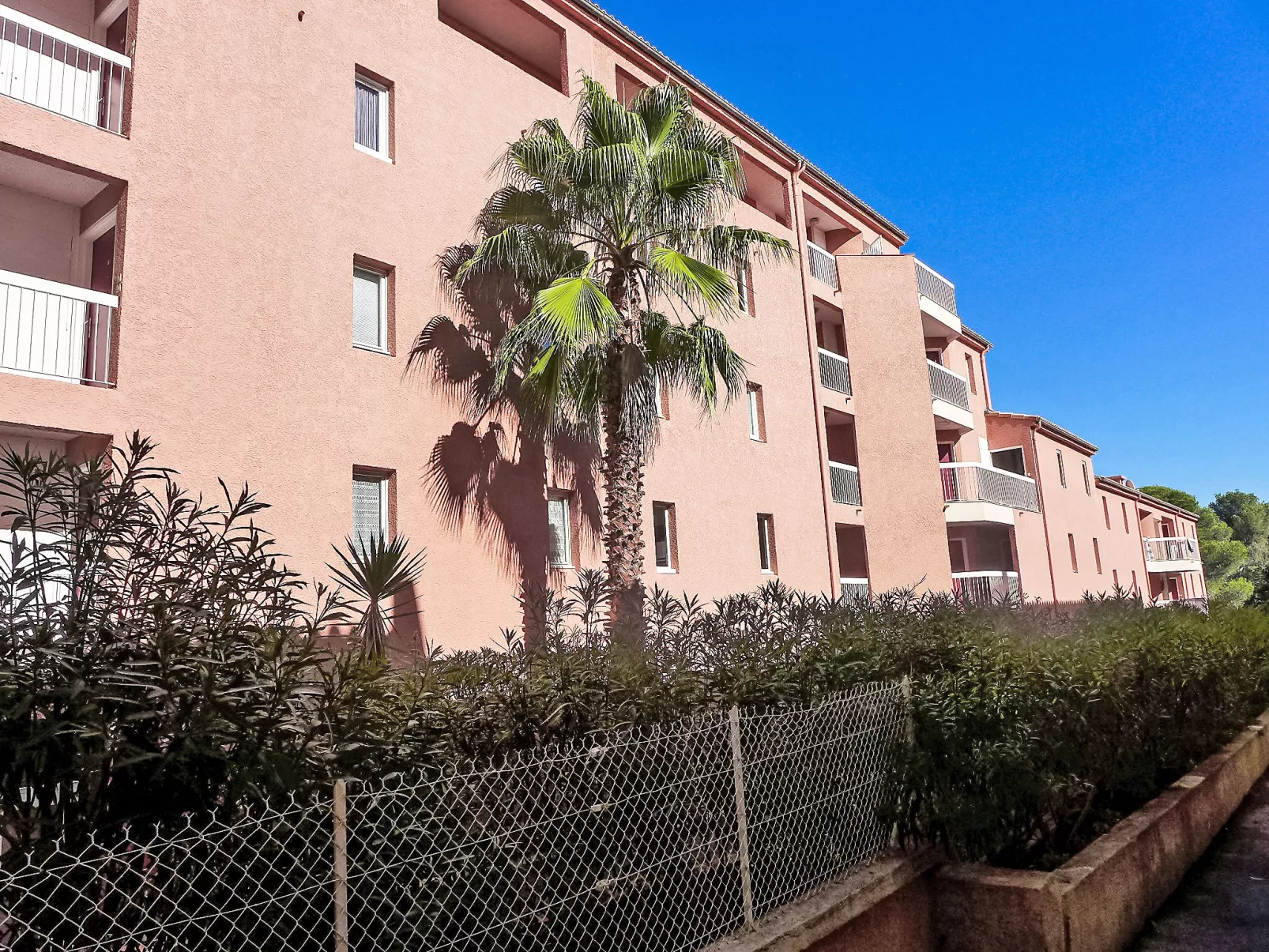 Le Saint François - Outside