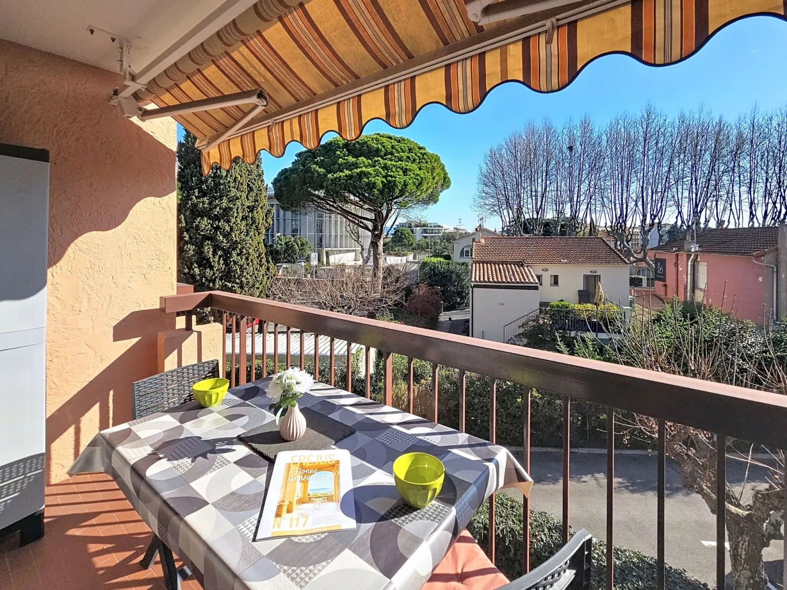 Les Flamants Roses - Draußen