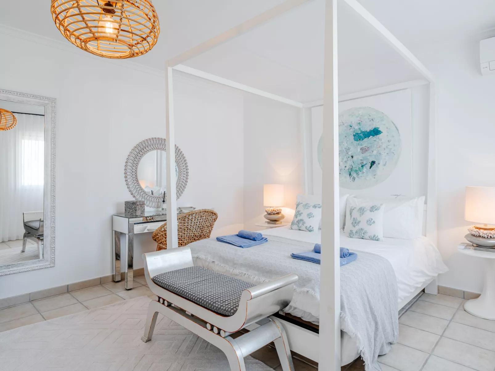 Tintorera Mar Azul - Inside