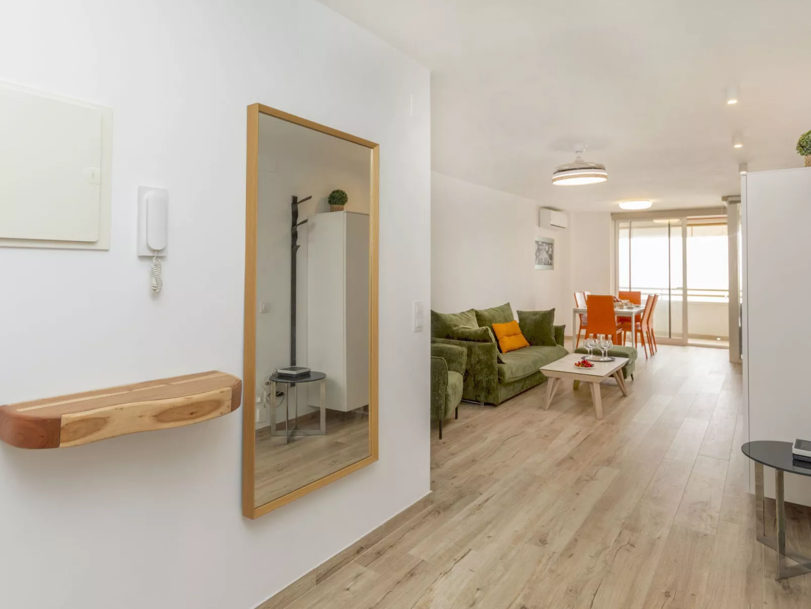 Los Delfines - Drinnen