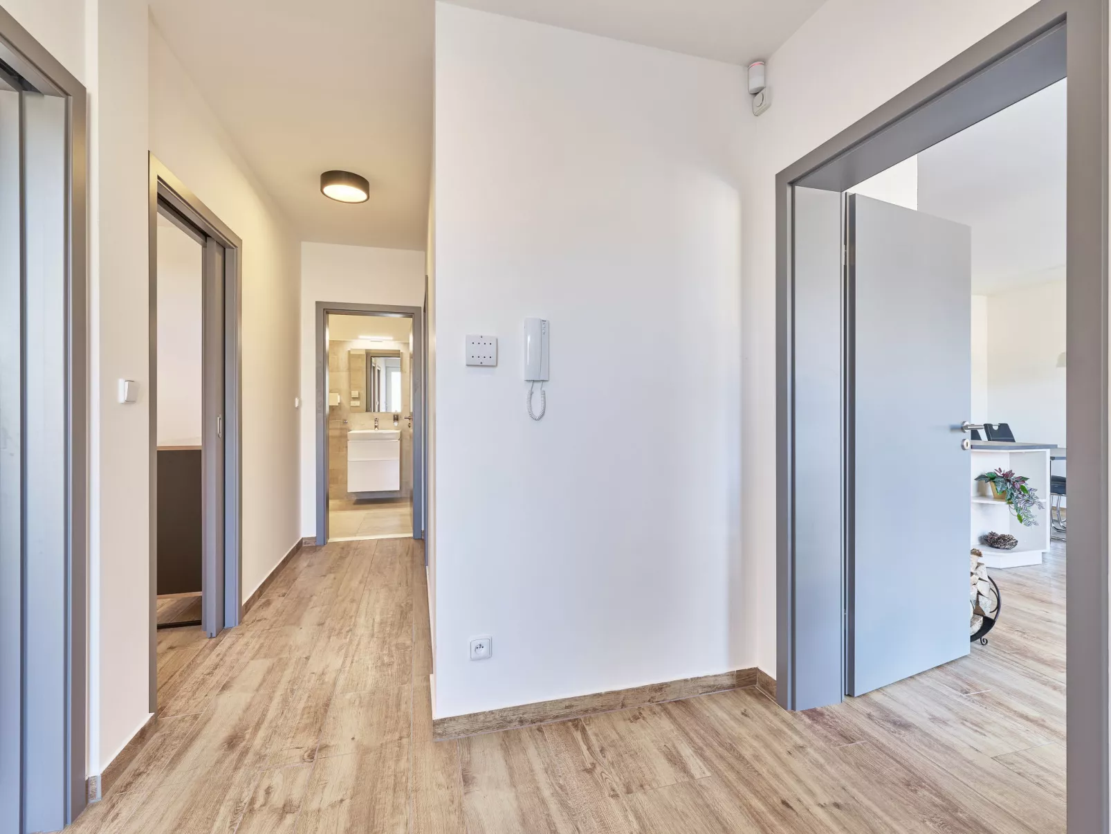 Sunny Terrace Oasis - Inside