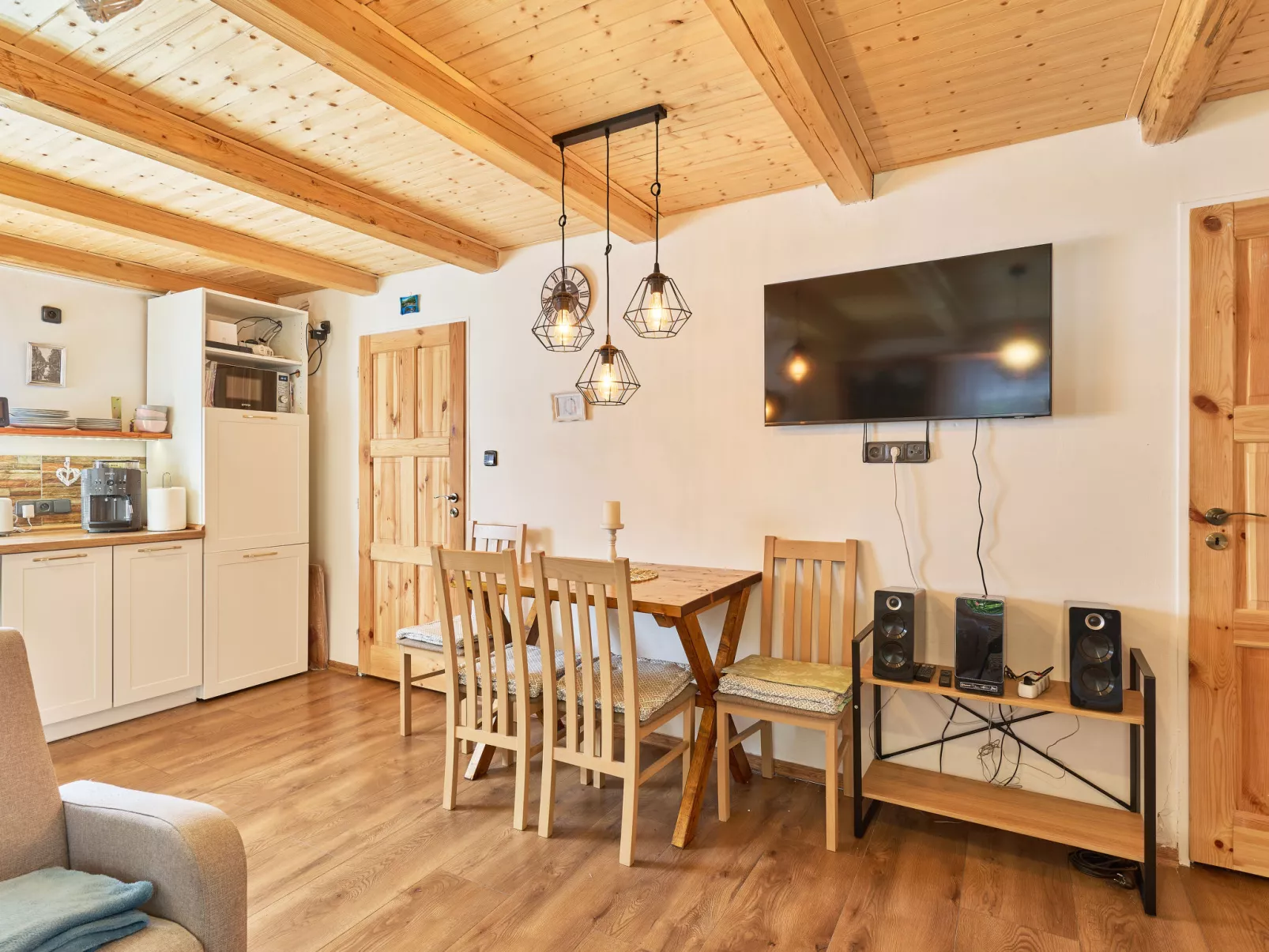 U potůčku - Inside