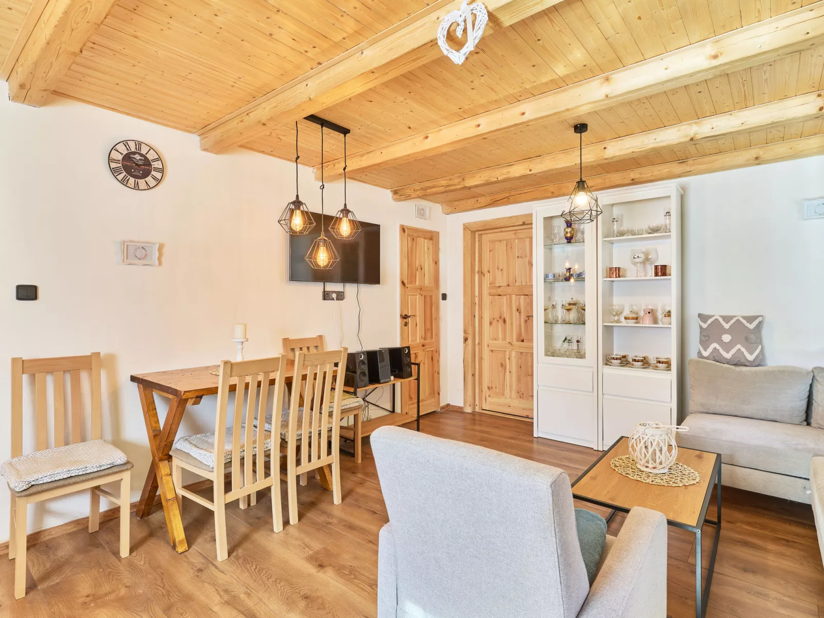 U potůčku - Inside