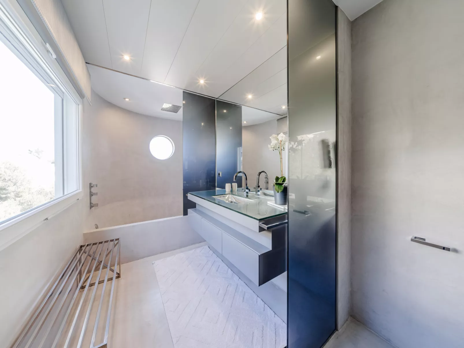 Tintorera Mar Azul - Inside