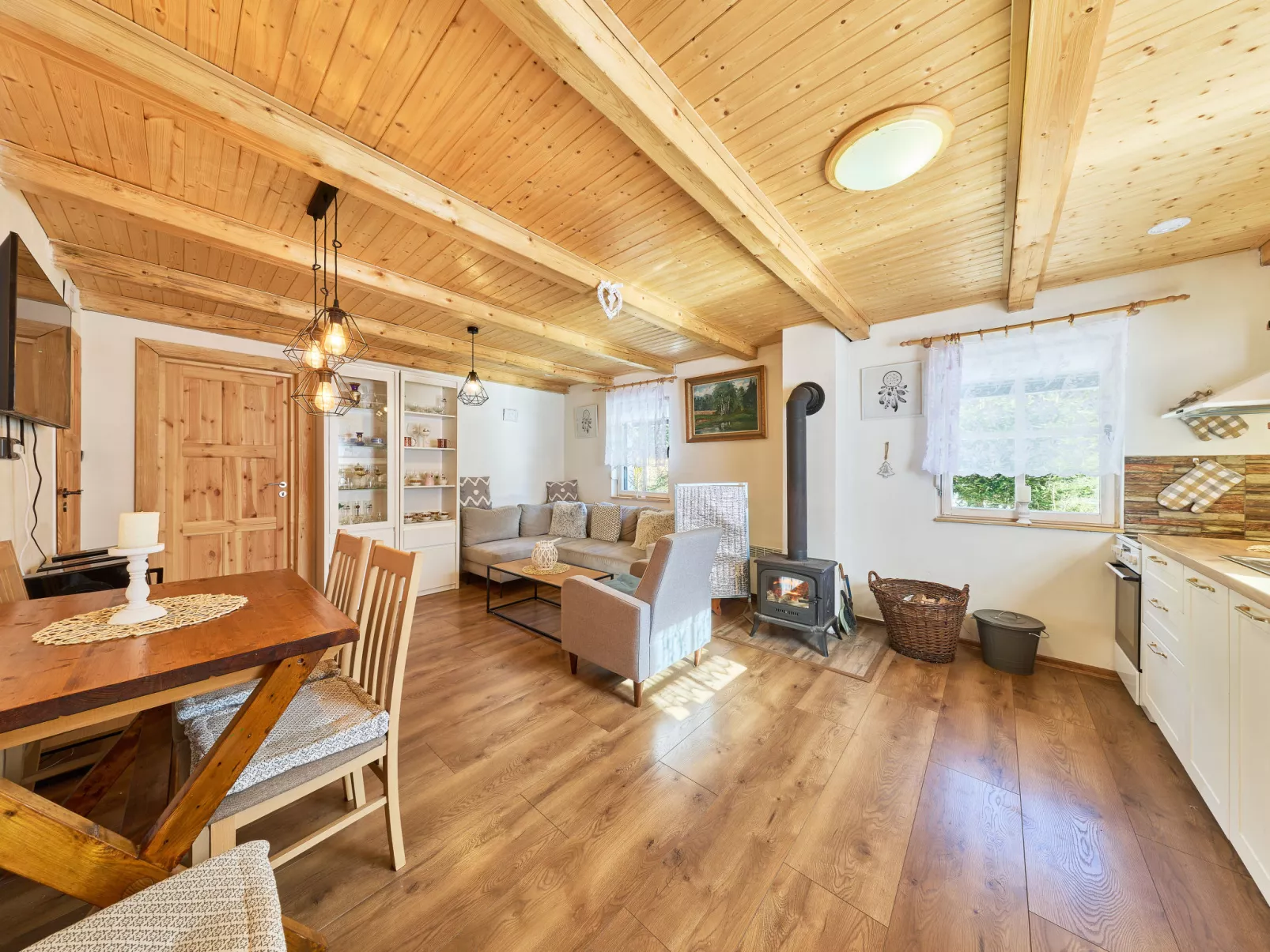 U potůčku - Inside