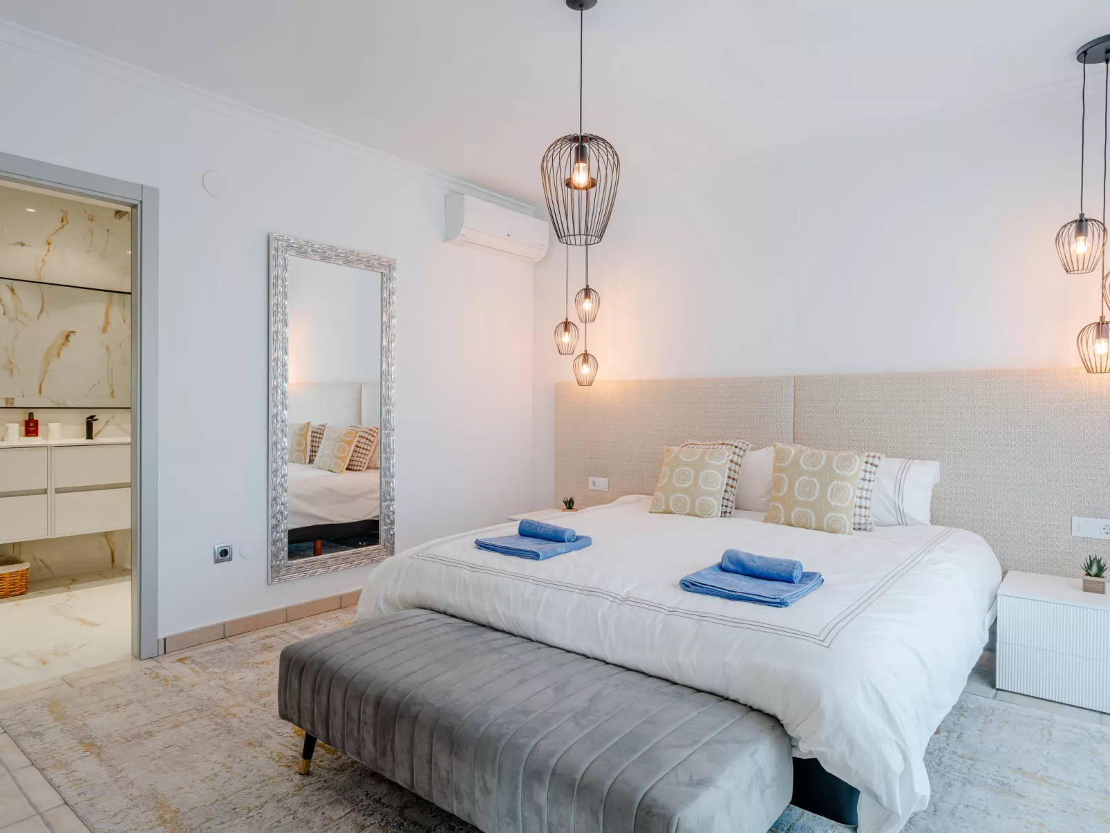 Tintorera Mar Azul - Inside