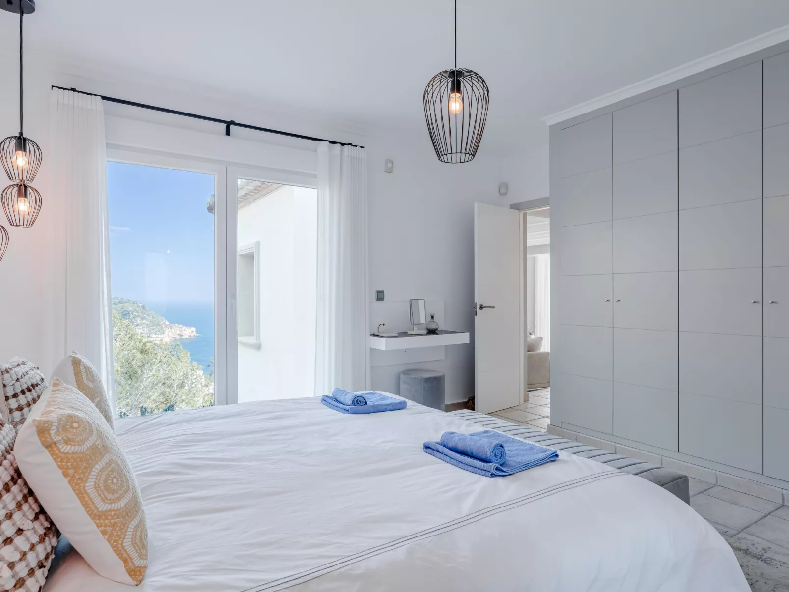 Tintorera Mar Azul - Inside